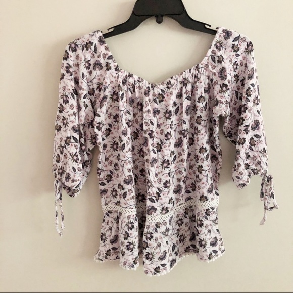 Bingo Floral Peplum Top - Picture 5 of 5